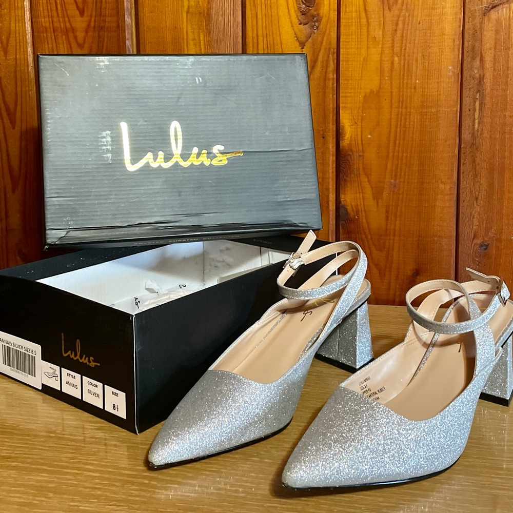 Lulu’s Annais Silver Glitter Pointed-Toe Heels